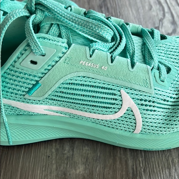 Nike Mint Green Running Shoes - Picture 3 of 10